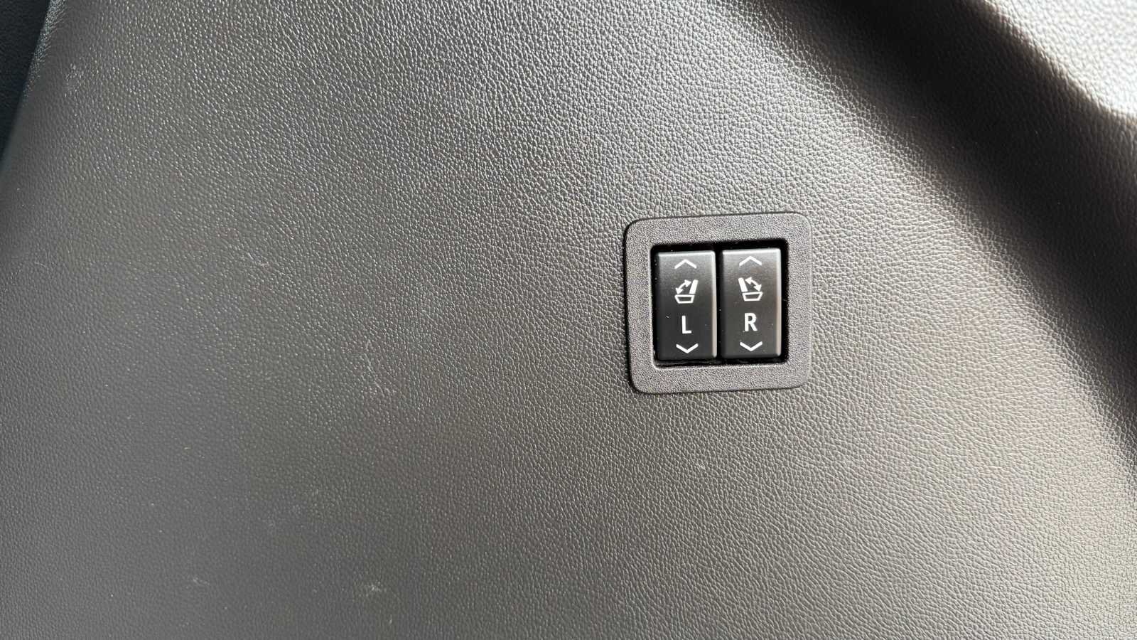 Used 2024 Buick Enclave Premium AWD/4WD image 31