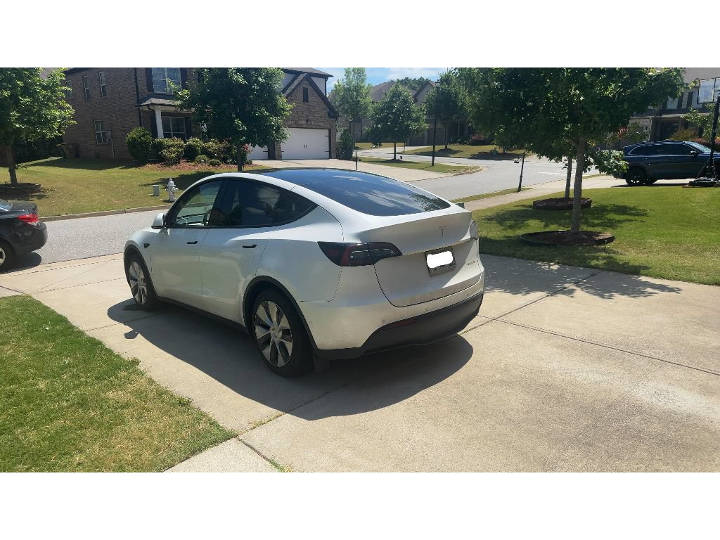 Used 2022 Tesla Model Y Long Range AWD/4WD image 3
