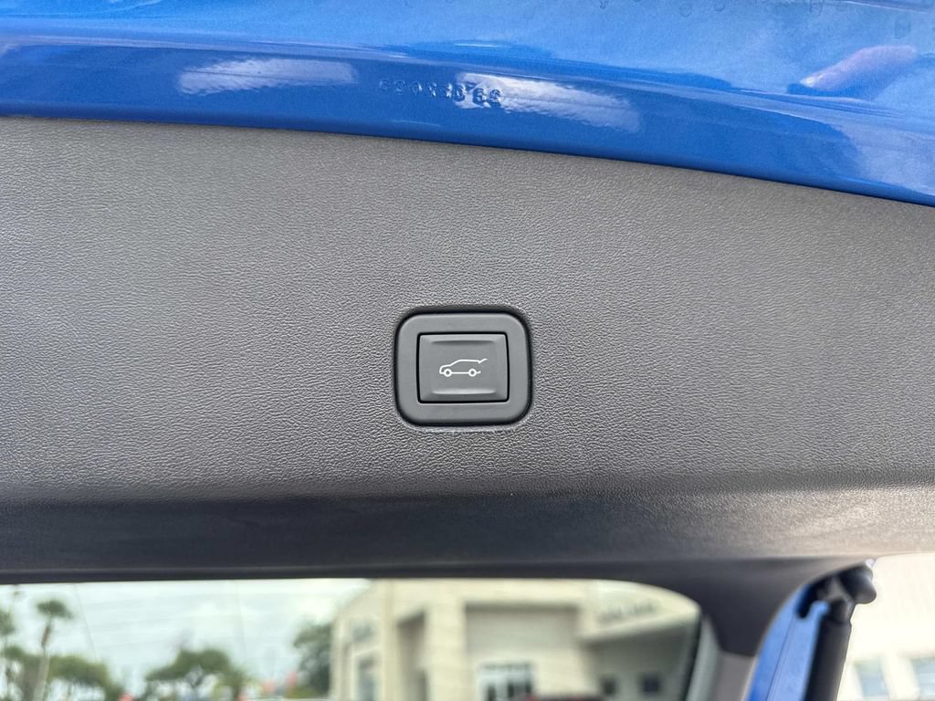 New 2025 Cadillac Optiq Luxury 2 AWD/4WD image 12