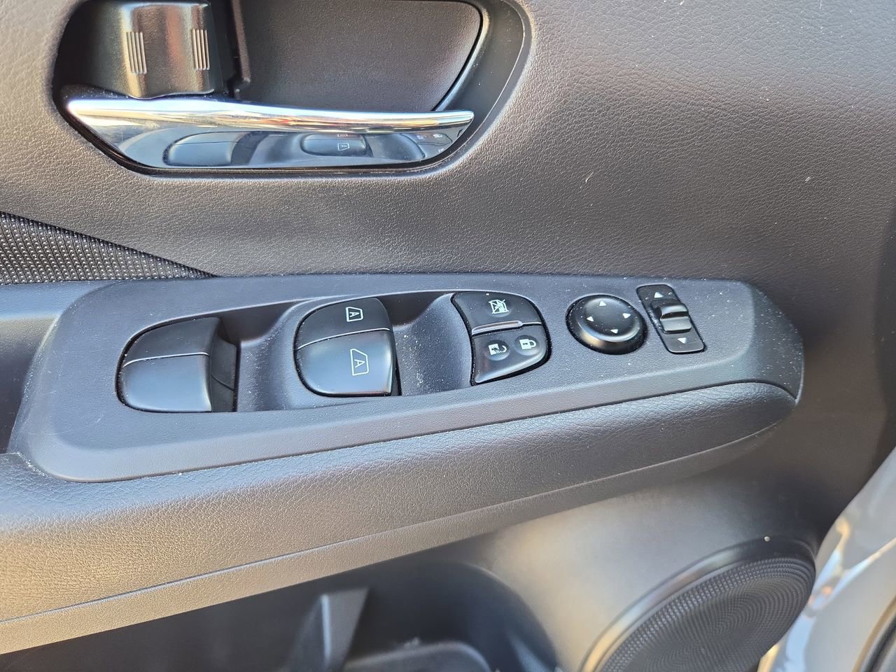 Used 2024 Nissan Kicks SV FWD image 17
