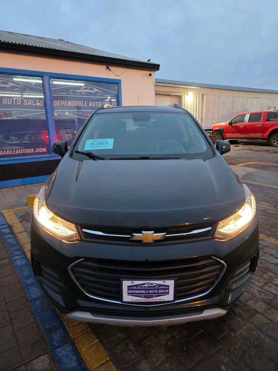Used 2017 Chevrolet Trax LT w/ LT Convenience Package image 2