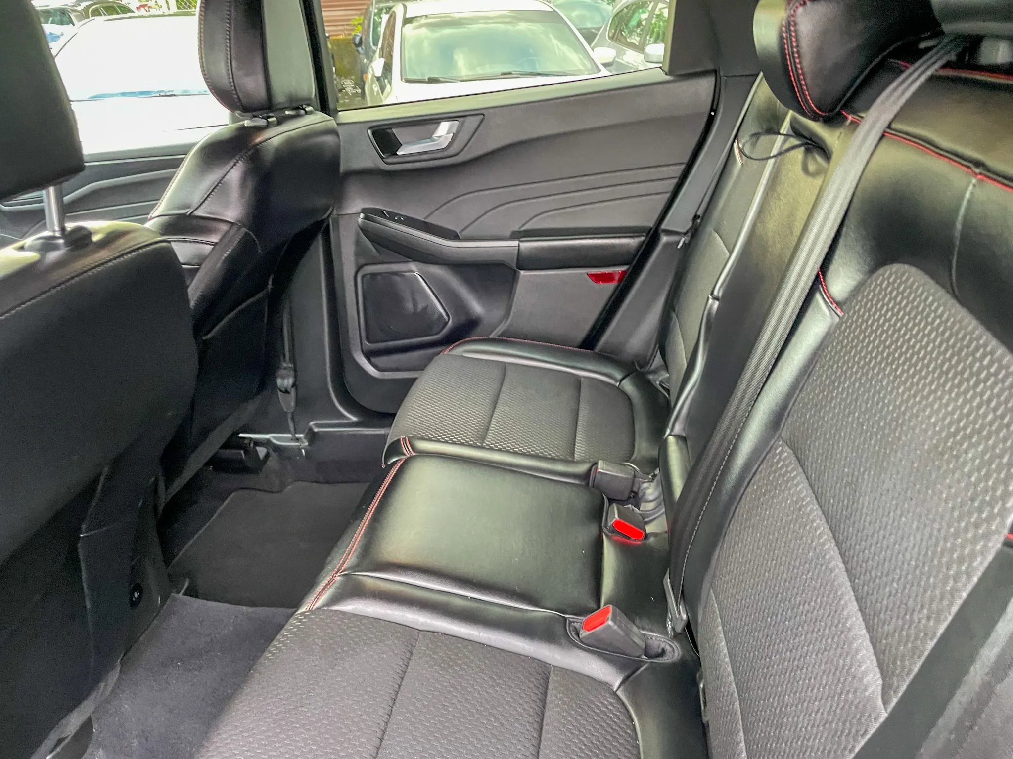 Used 2025 Ford Escape ST-Line AWD/4WD image 32