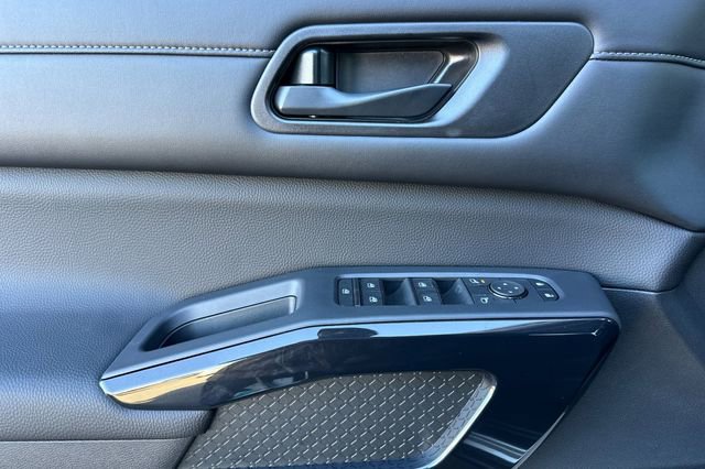 New 2025 Nissan Pathfinder S image 7
