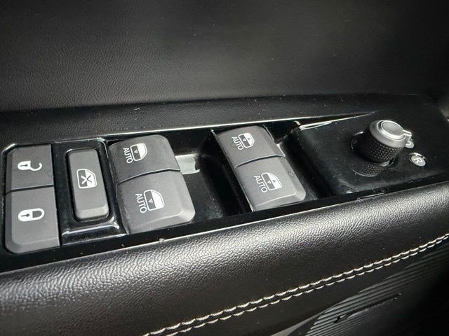 Used 2022 Jeep Wagoneer Series III AWD/4WD image 27