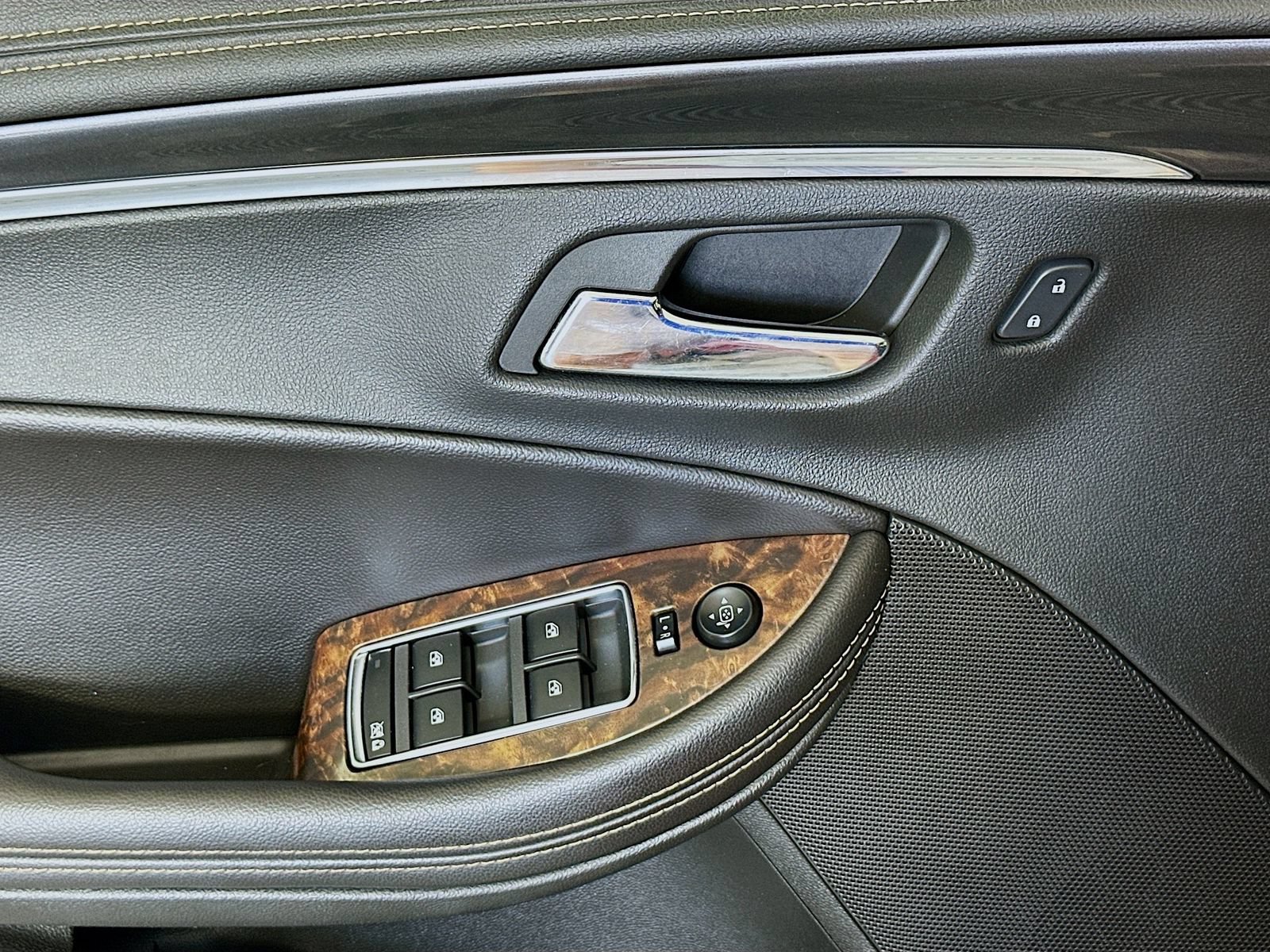 Used 2015 Chevrolet Impala LTZ FWD image 18