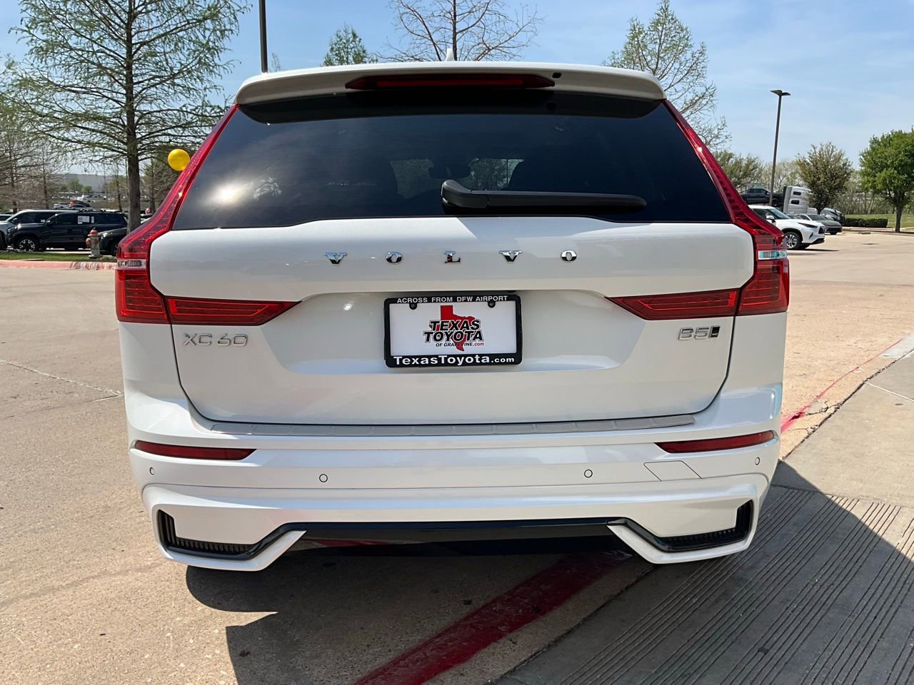 Used 2025 Volvo XC60 B5 Plus w/ Protection Package Premier image 7