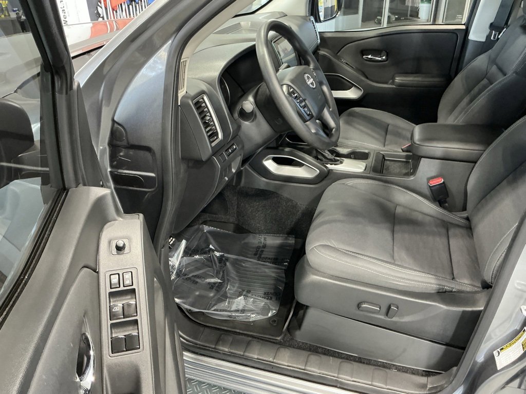 Used 2024 Nissan Frontier SV w/ Technology Package image 3