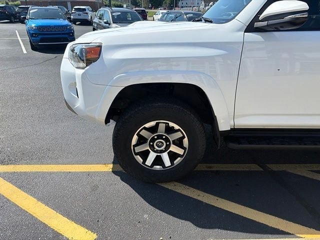Certified 2022 Toyota 4Runner TRD Off-Road Premium AWD/4WD image 9