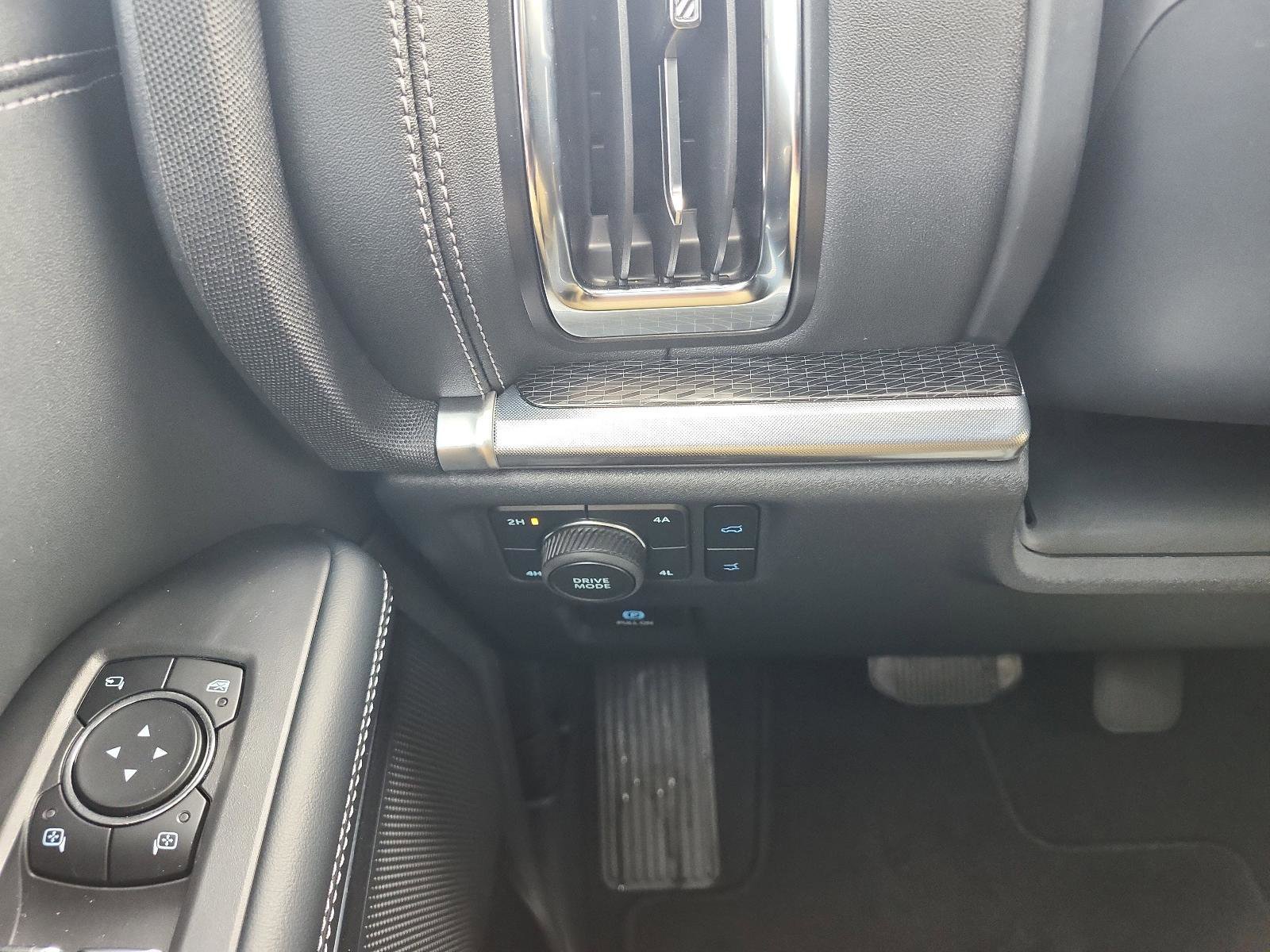 Used 2025 Ford Expedition Max Platinum w/ Stealth Appearance Package image 30