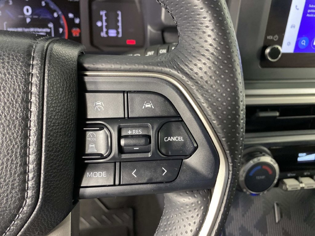Used 2025 Toyota 4Runner SR5 AWD/4WD image 15