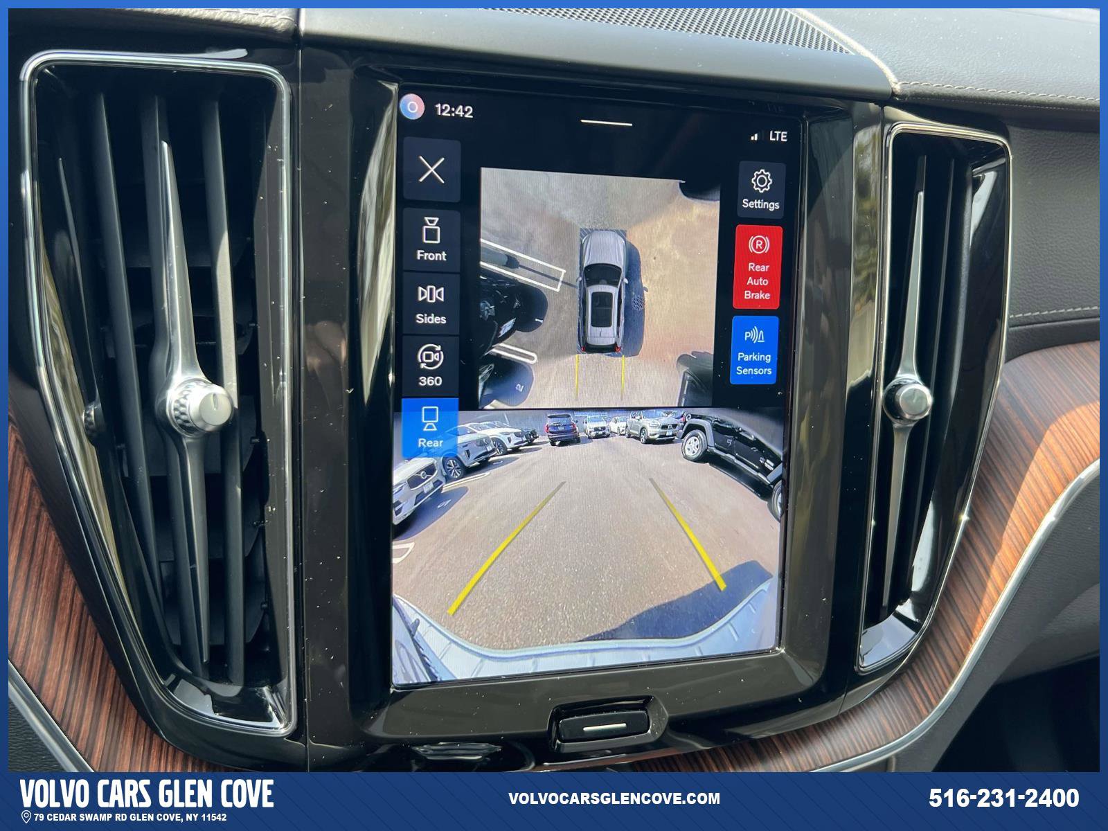 Used 2024 Volvo XC60 B5 Ultimate w/ Protection Package Premier image 28