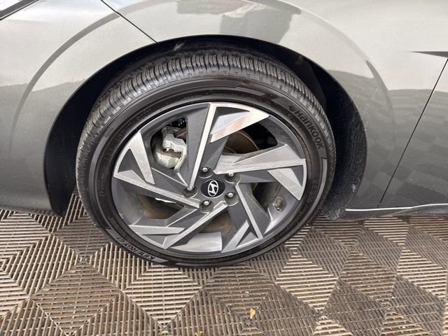 Certified 2025 Hyundai Elantra SEL image 35