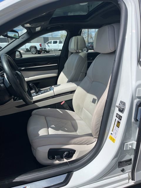 Used 2015 BMW 750i RWD image 28