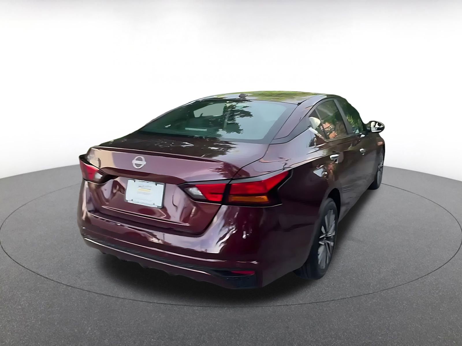 Used 2025 Nissan Altima 2.5 SV FWD image 15
