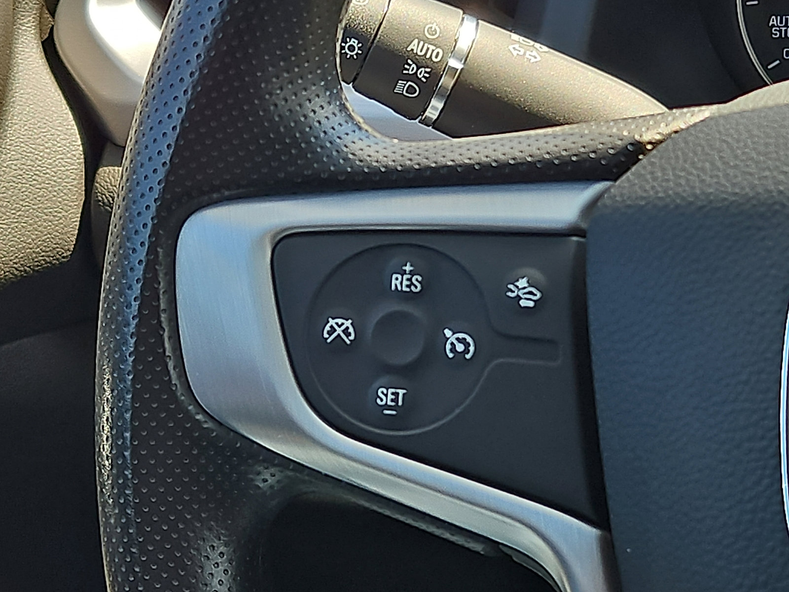 Used 2023 GMC Acadia SLE w/ Driver Convenience Package FWD image 20