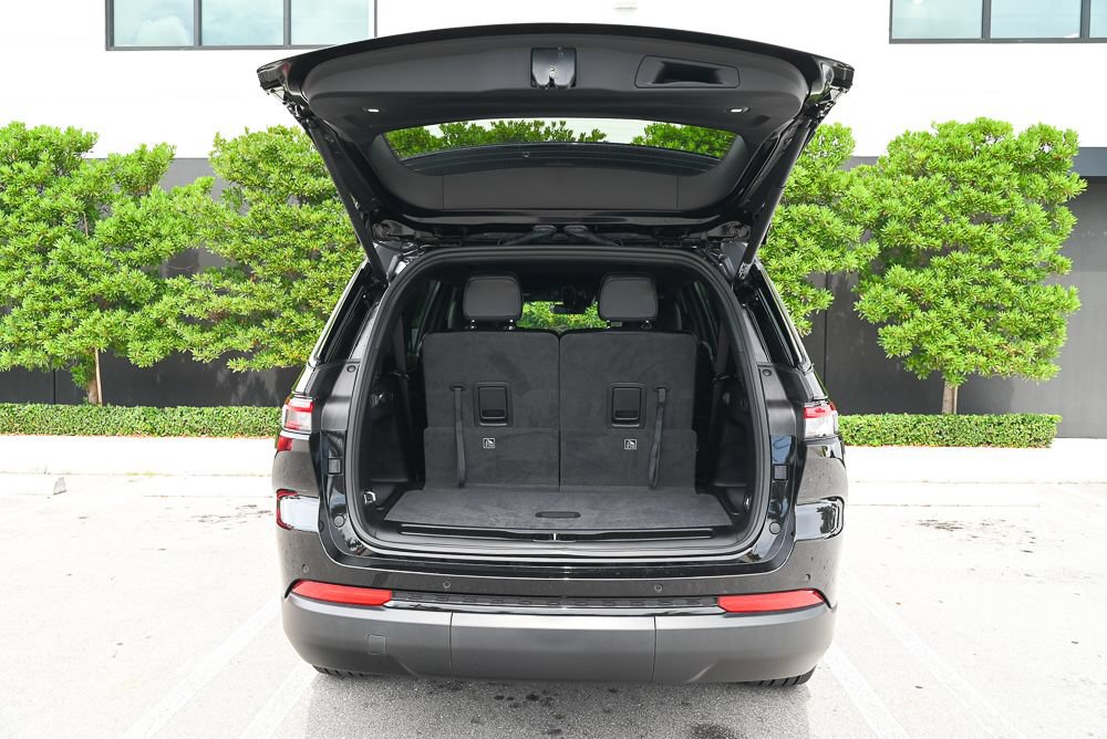 Used 2025 Jeep Grand Cherokee L Limited AWD/4WD image 9
