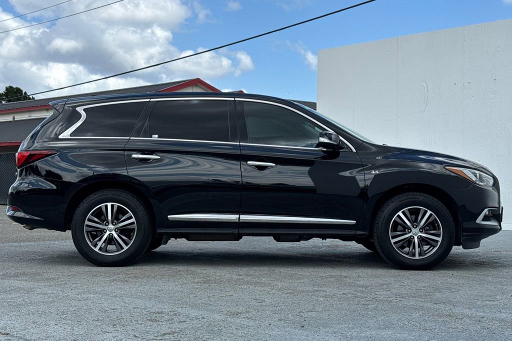 Used 2016 INFINITI QX60 Luxe AWD/4WD image 2
