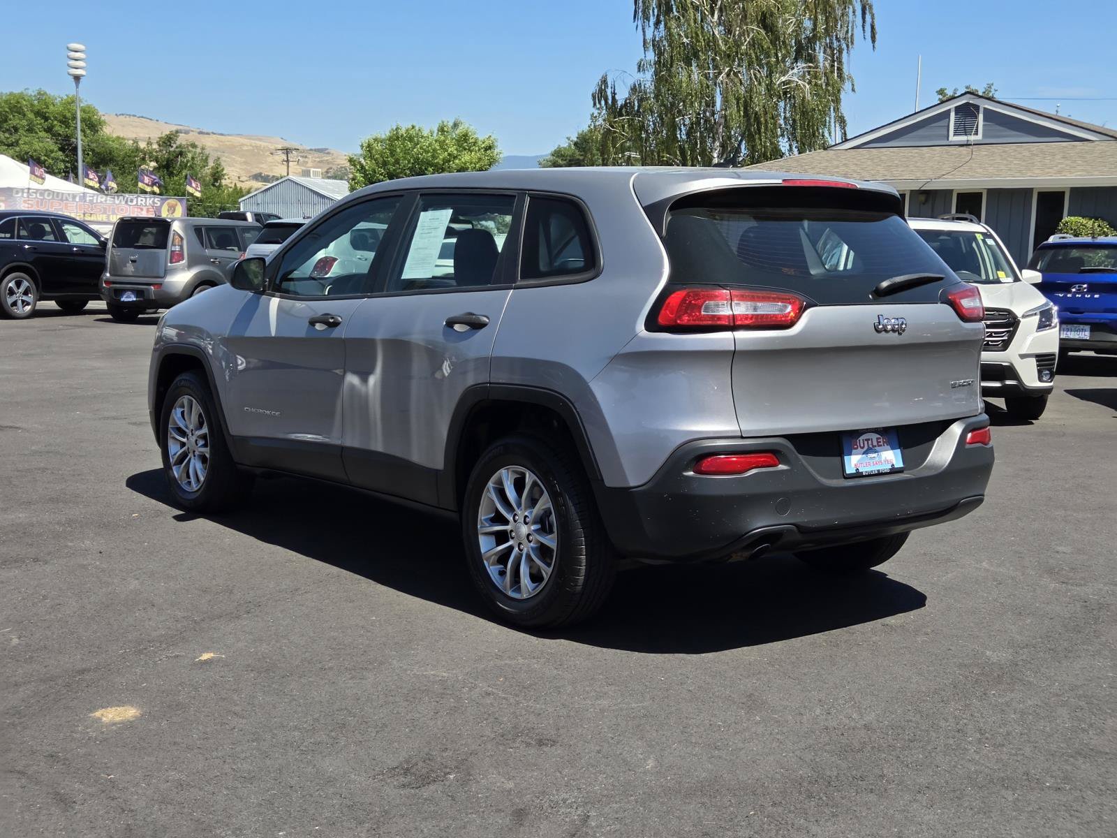Used 2016 Jeep Cherokee Sport AWD/4WD image 7