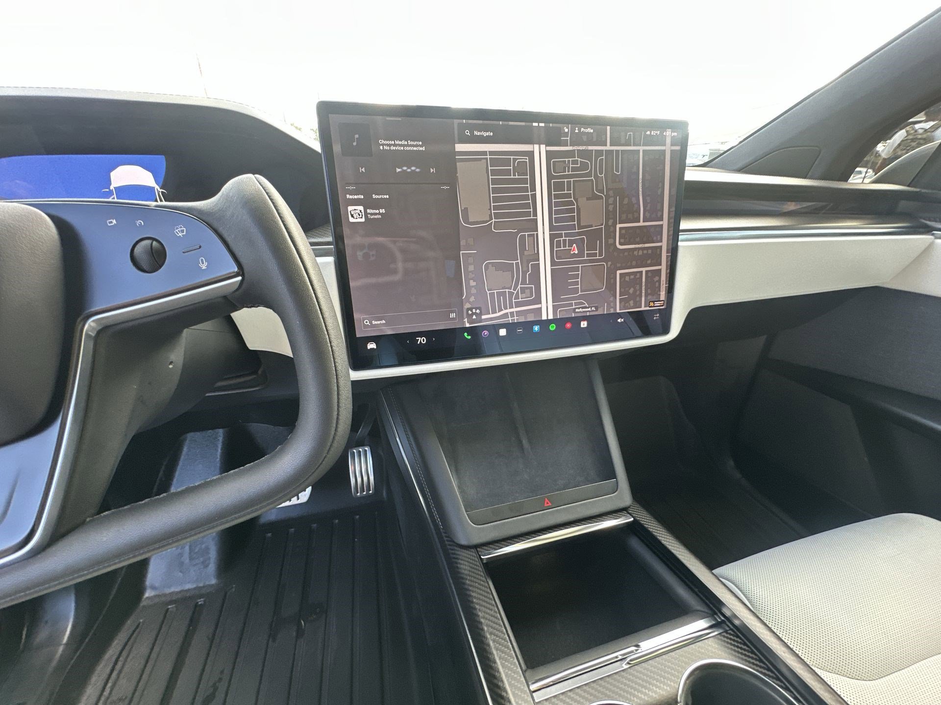 Used 2022 Tesla Model X Plaid image 24