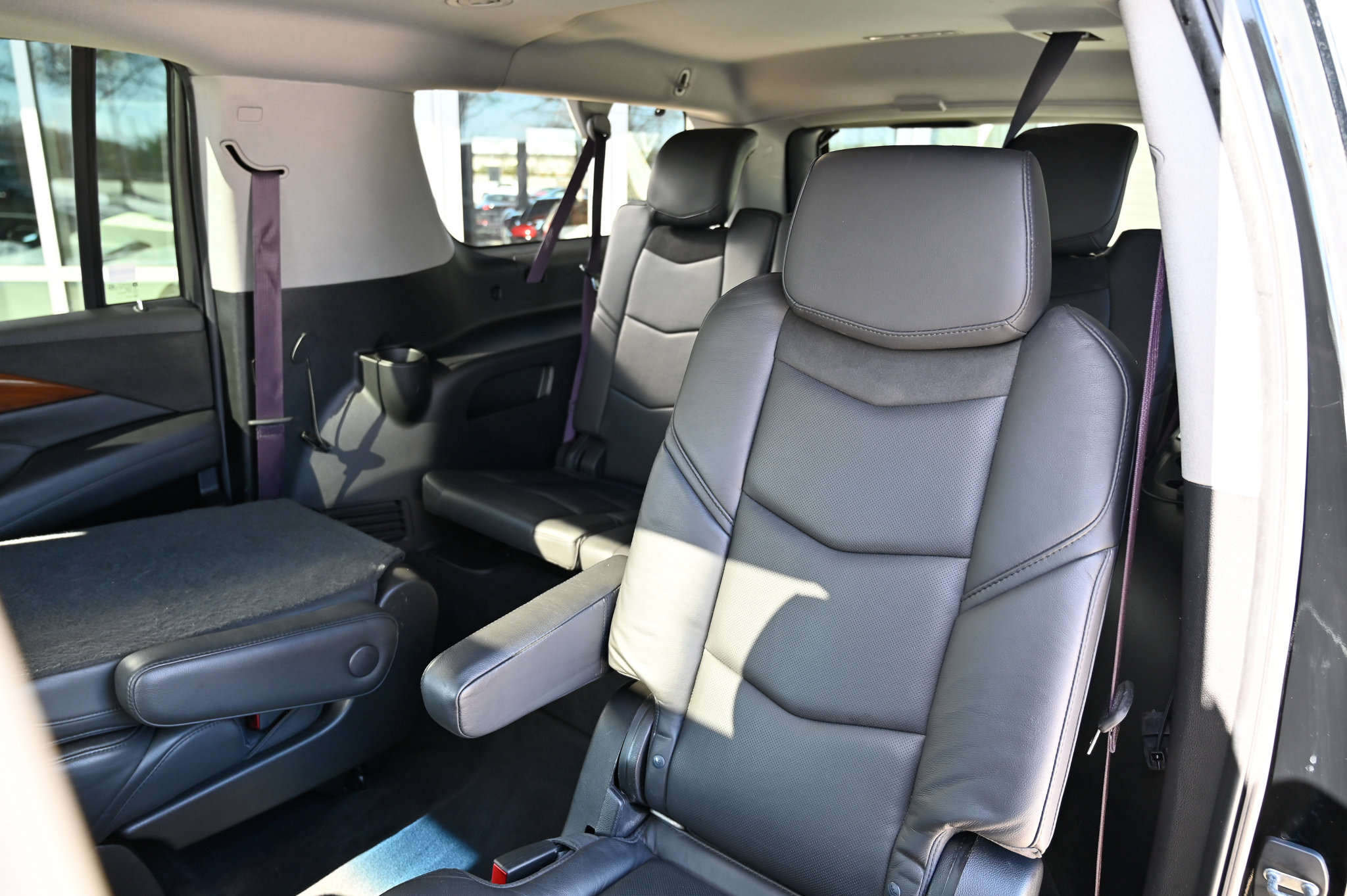 Used 2017 Cadillac Escalade ESV Luxury image 40