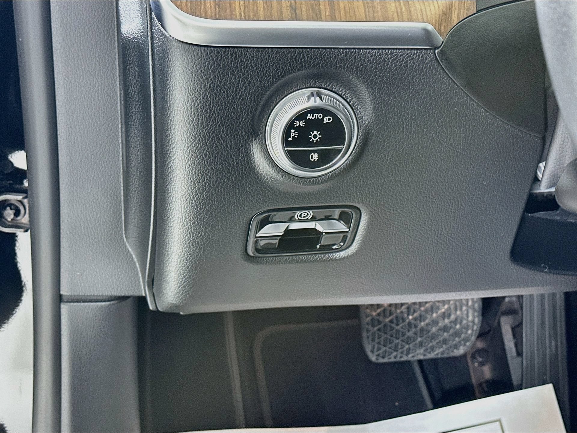 Certified 2024 Mercedes-Benz C 300 Sedan image 11