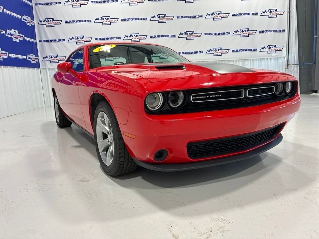 Used 2019 Dodge Challenger SXT RWD image 11
