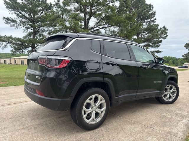 Used 2024 Jeep Compass Latitude image 12