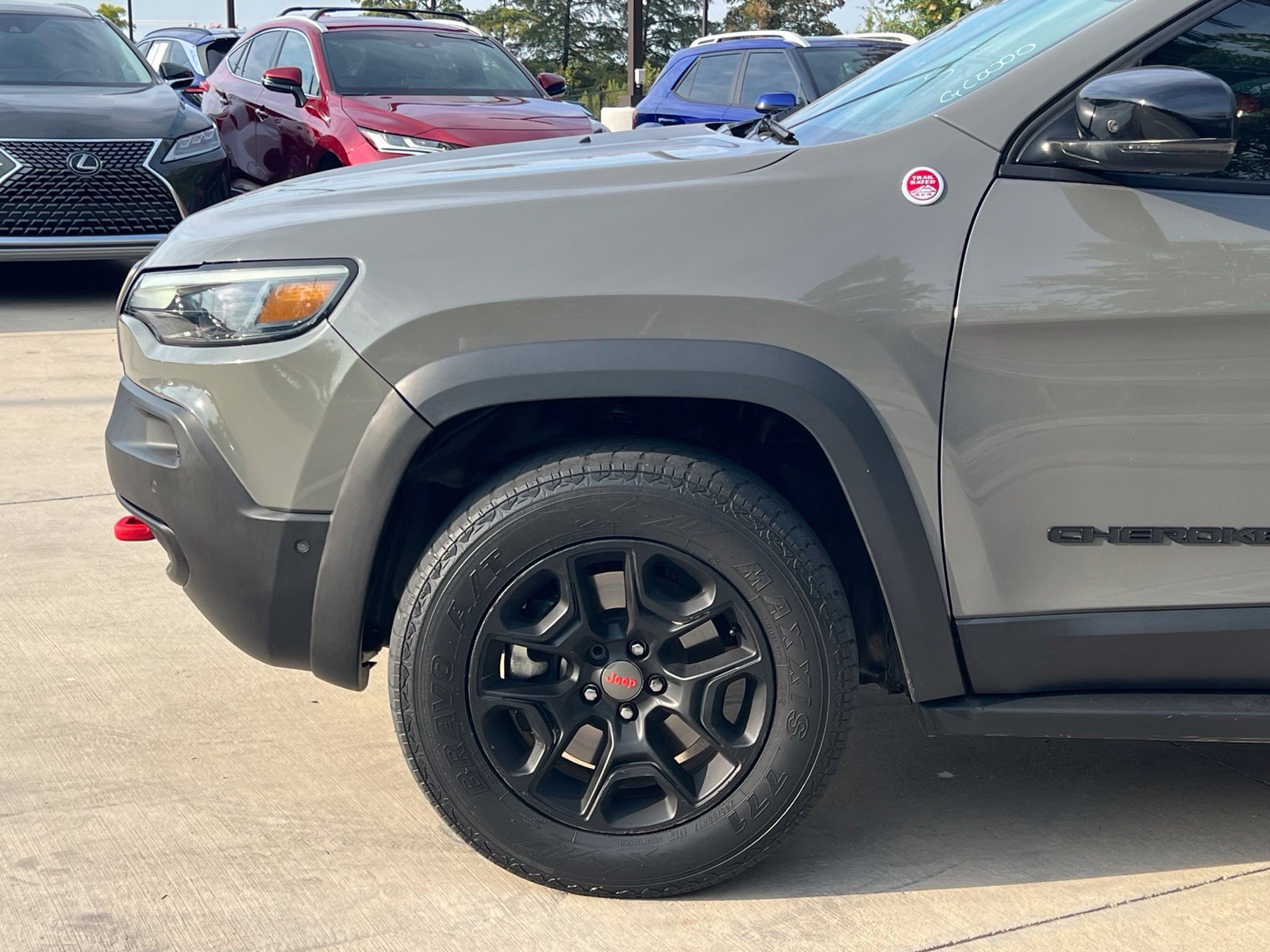 Used 2023 Jeep Cherokee Trailhawk w/ Sun & Sound Group AWD/4WD image 8