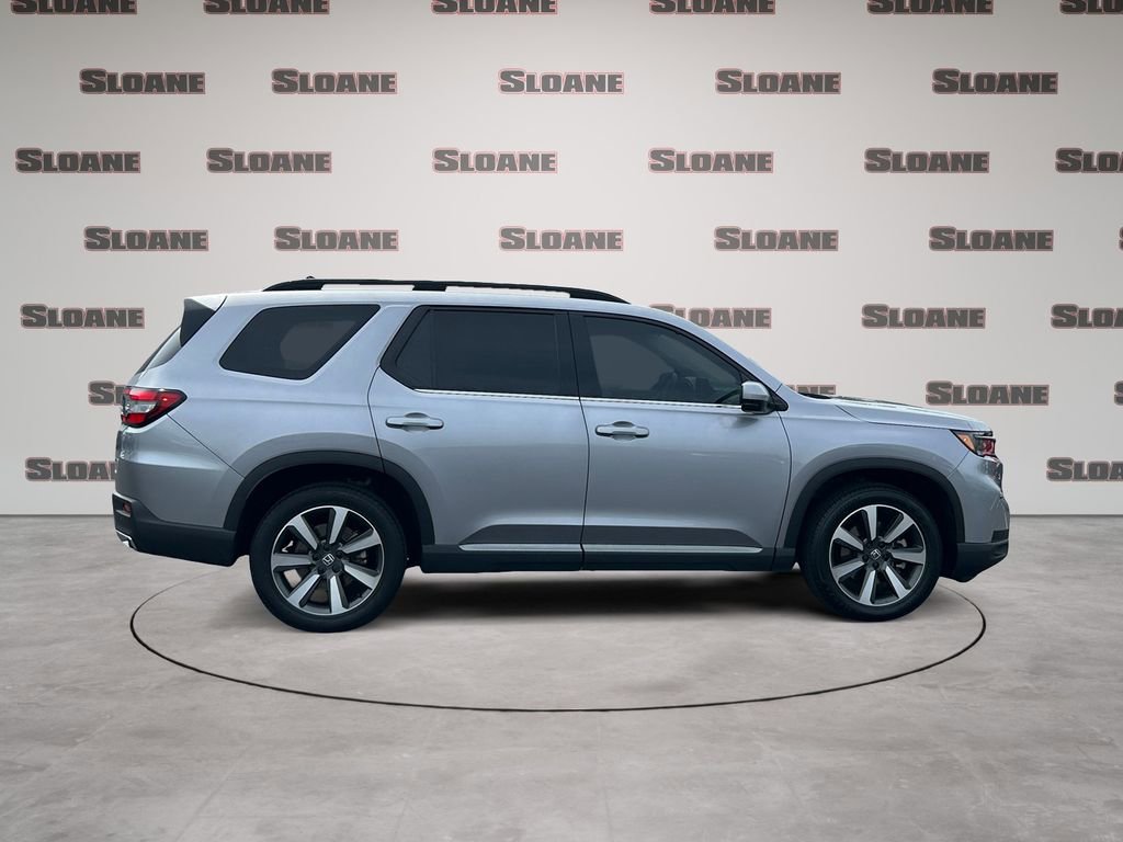 Used 2025 Honda Pilot Touring image 7