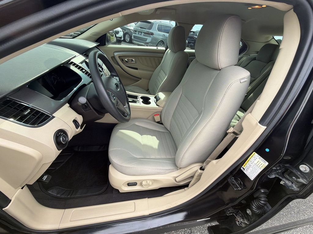 Used 2019 Ford Taurus SE FWD image 19
