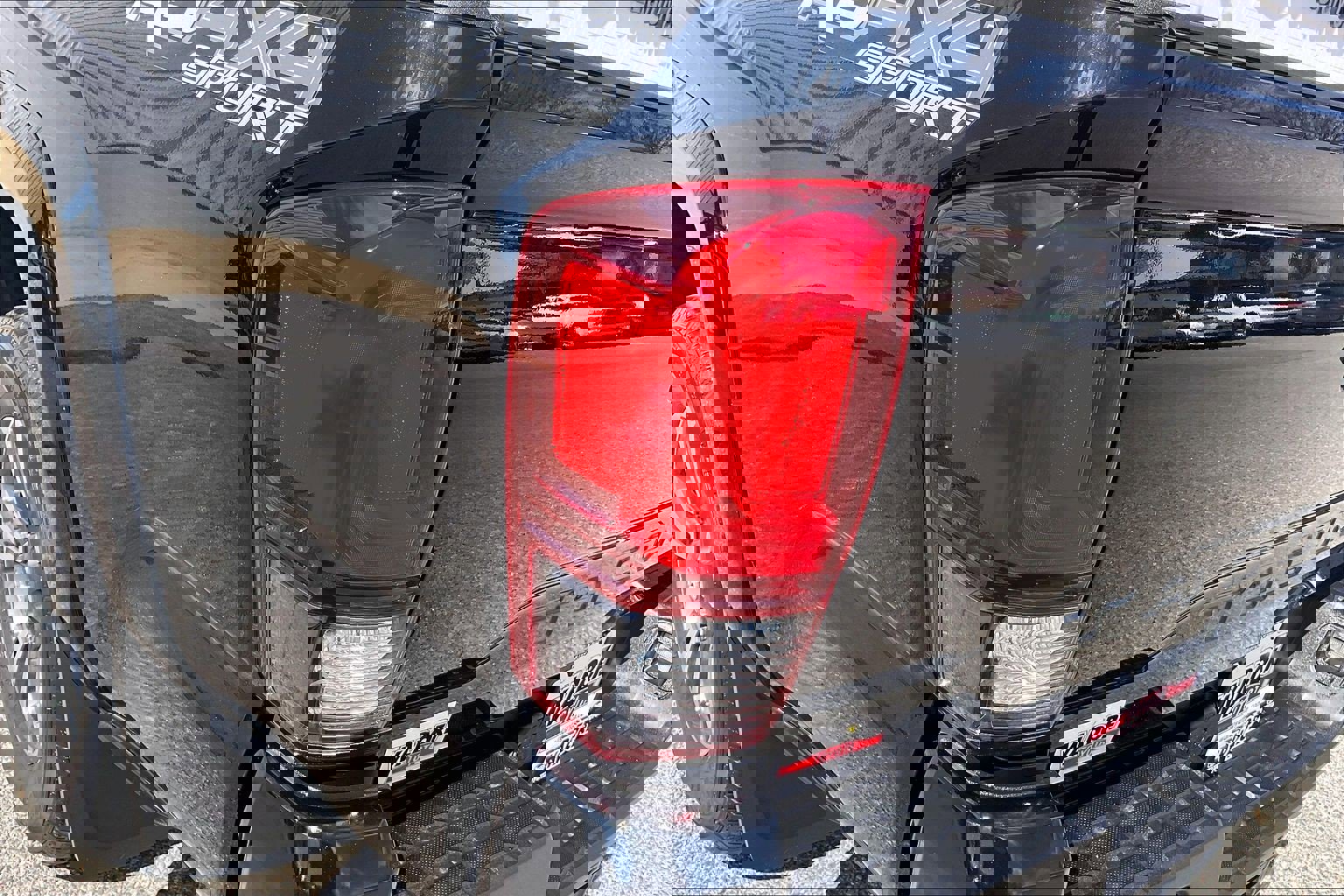 Used 2018 Toyota Tacoma TRD Sport image 33