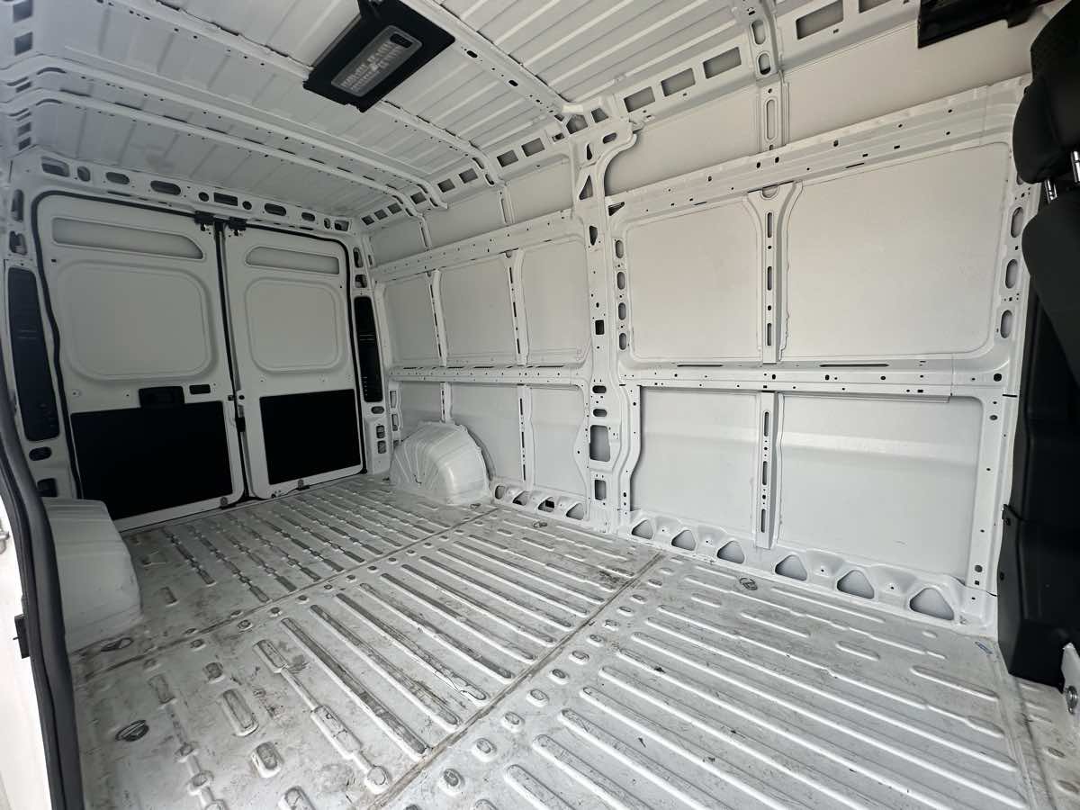 Used 2025 RAM ProMaster 2500 w/ Convenience Group FWD image 18