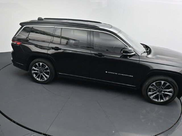 Used 2025 Jeep Grand Cherokee L Overland w/ Luxury Tech Group IV AWD/4WD image 33