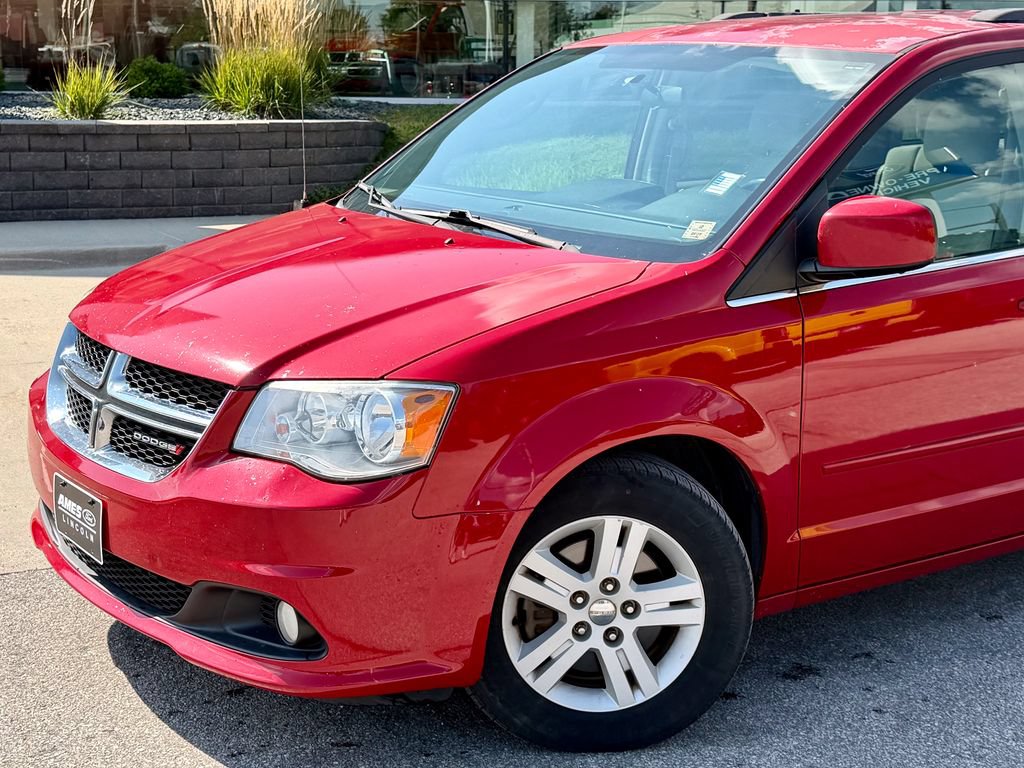 Used 2013 Dodge Grand Caravan Crew FWD image 2