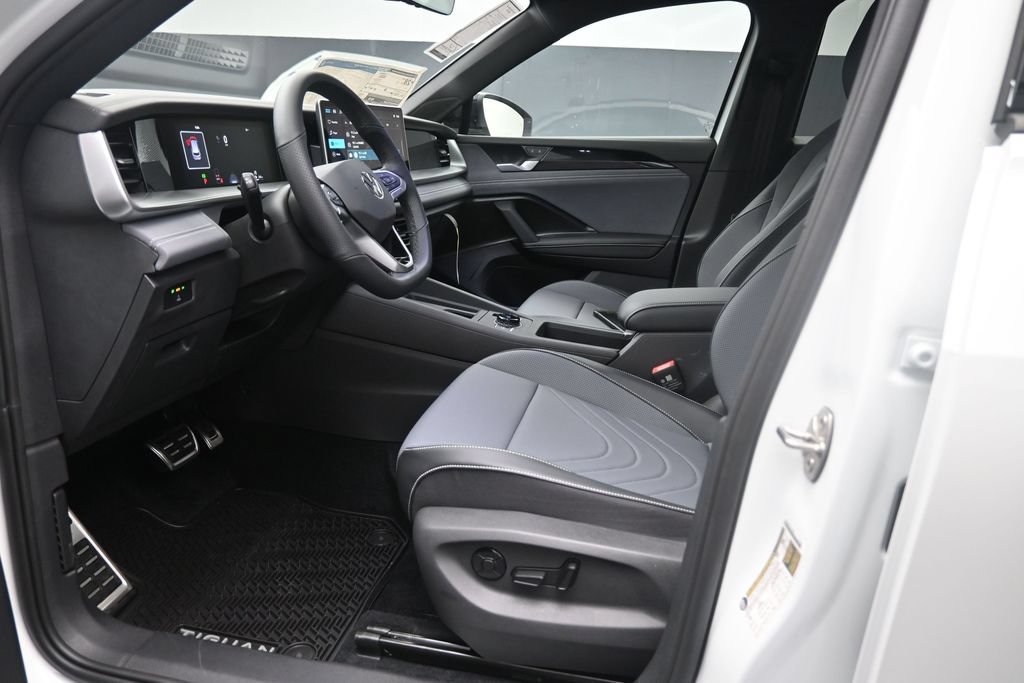 New 2026 Volkswagen Tiguan SE R-Line FWD image 17