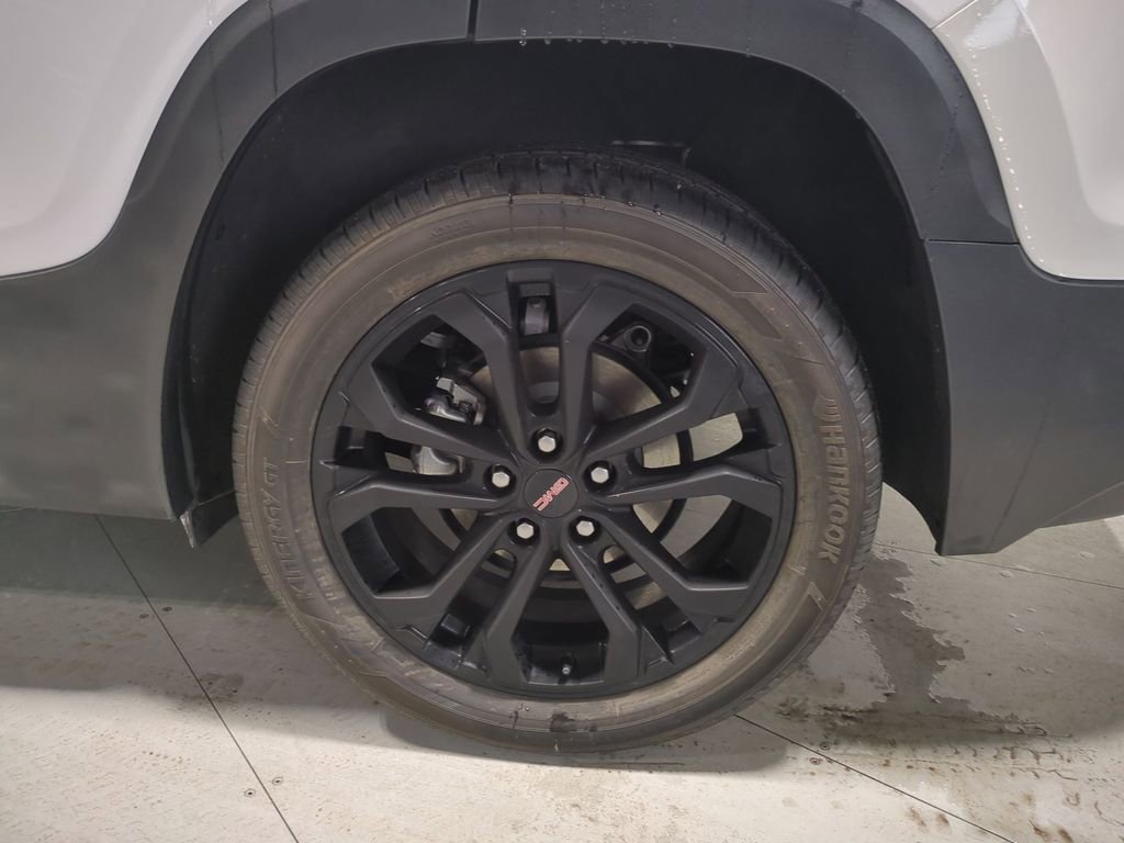 Used 2022 GMC Terrain SLE w/ Driver Convenience Package image 17