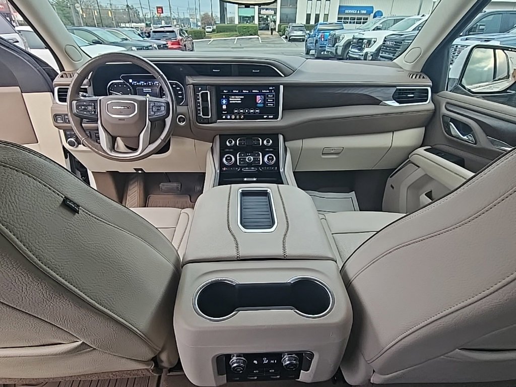 Used 2021 GMC Yukon XL Denali w/ Denali Premium Package image 18