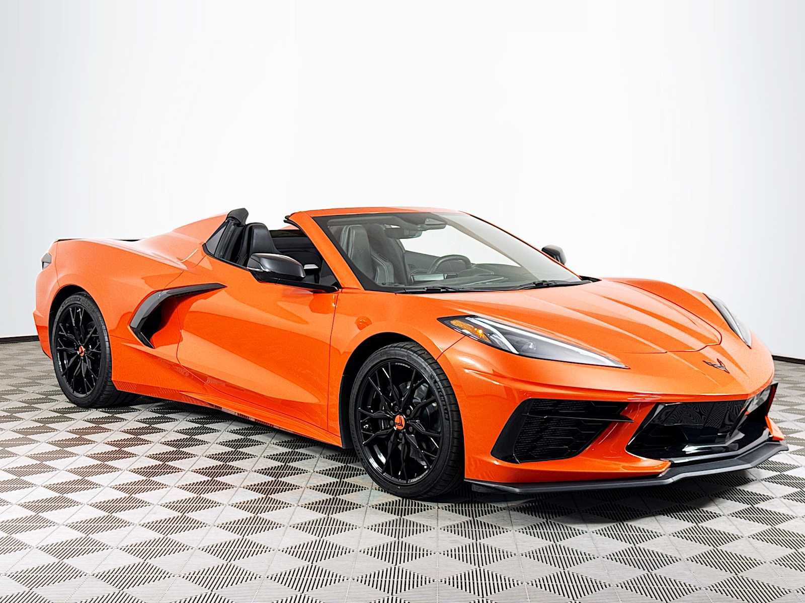 Used 2025 Chevrolet Corvette Stingray Convertible w/ 1LT RWD image 3