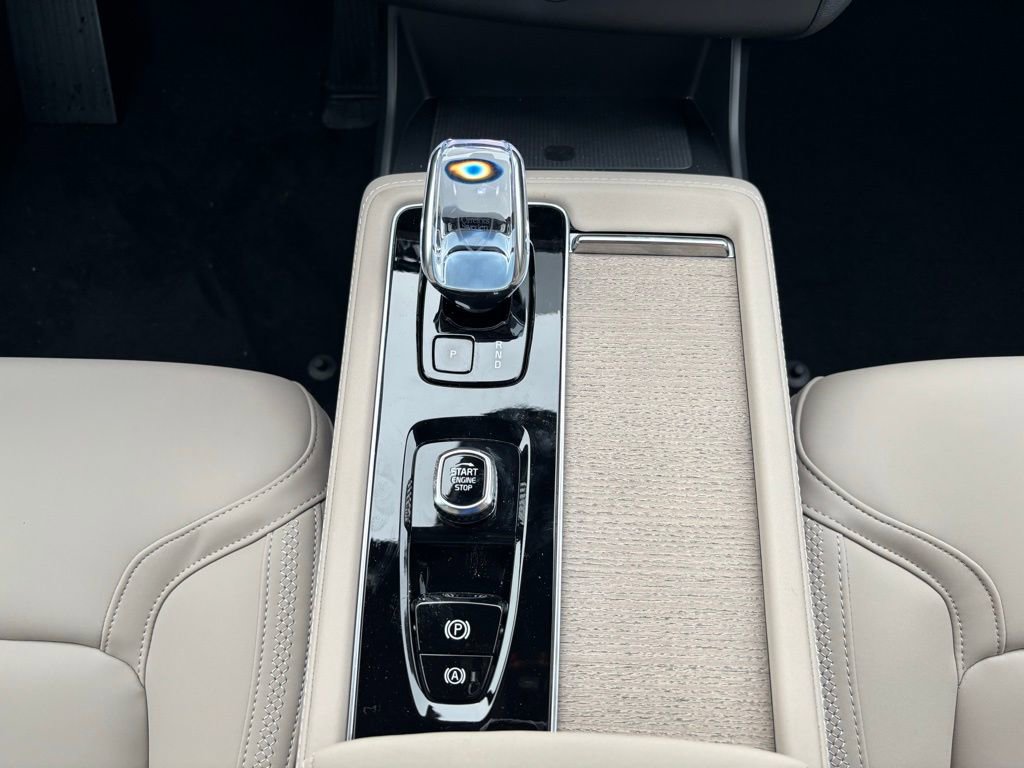 New 2026 Volvo XC90 B6 Plus w/ Protection Package Premier AWD/4WD image 13