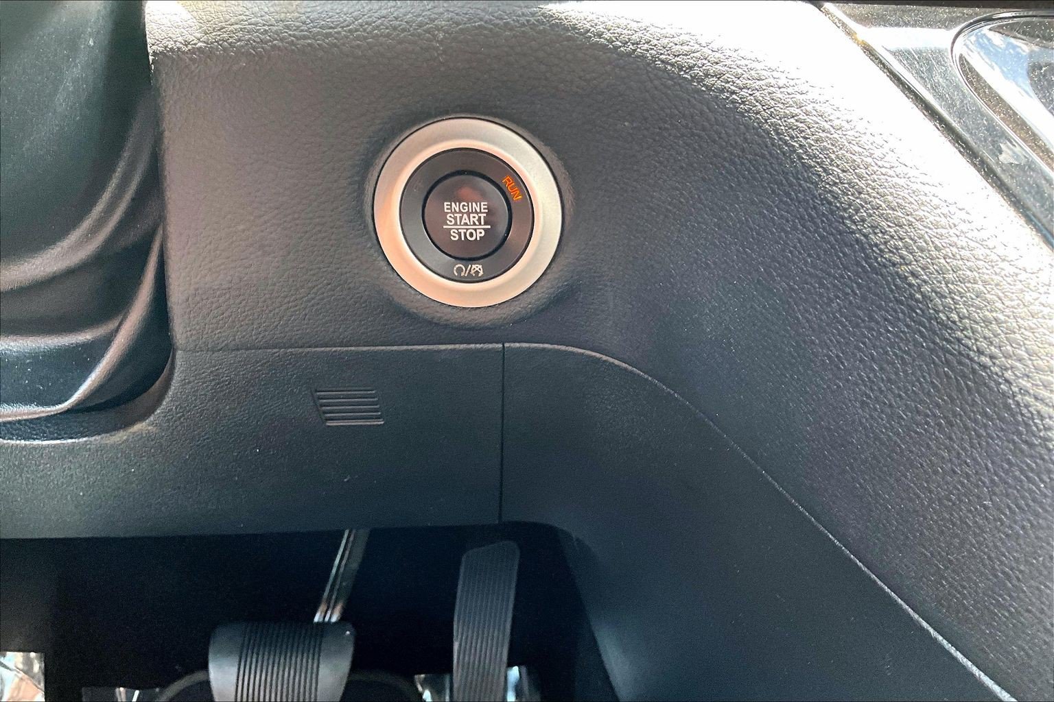 Used 2019 Chrysler Pacifica Limited w/ Advanced Safetytec Group FWD image 22