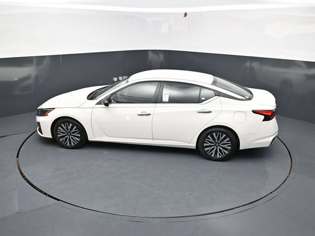 Used 2025 Nissan Altima 2.5 SV FWD image 35