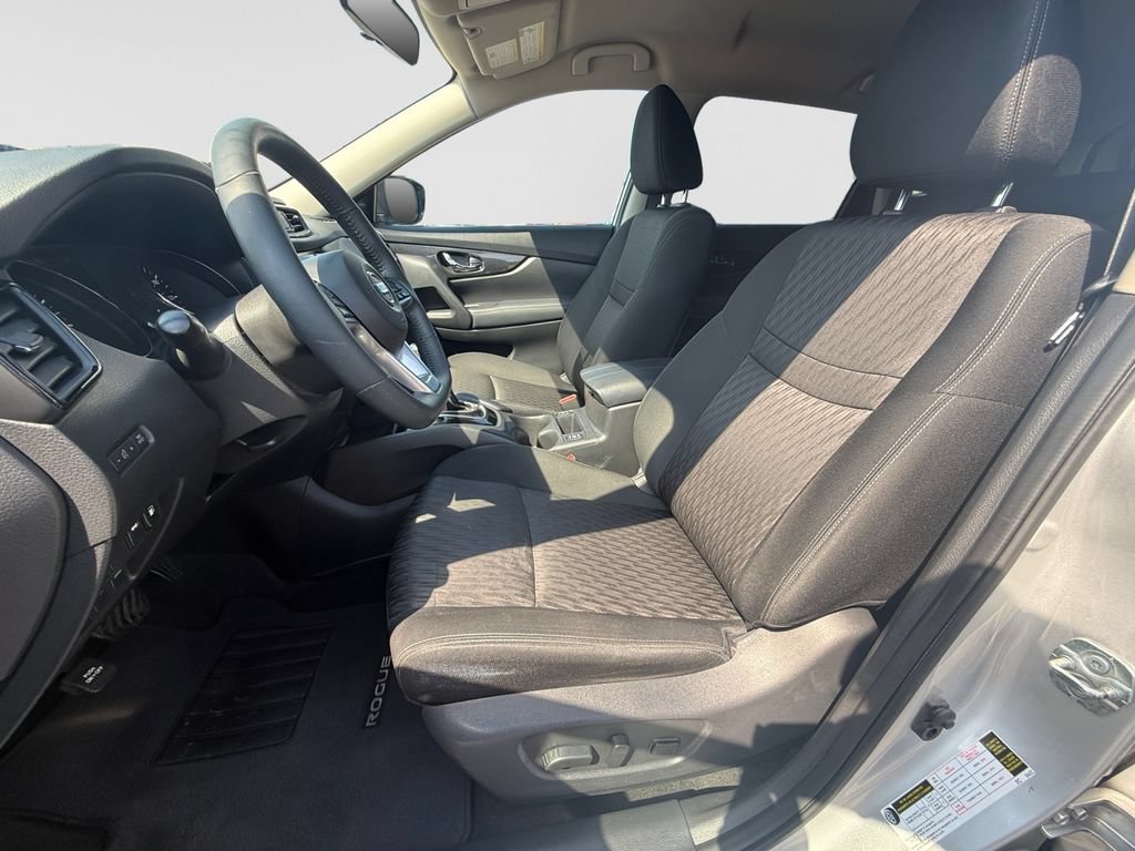 Used 2018 Nissan Rogue SV AWD/4WD image 12