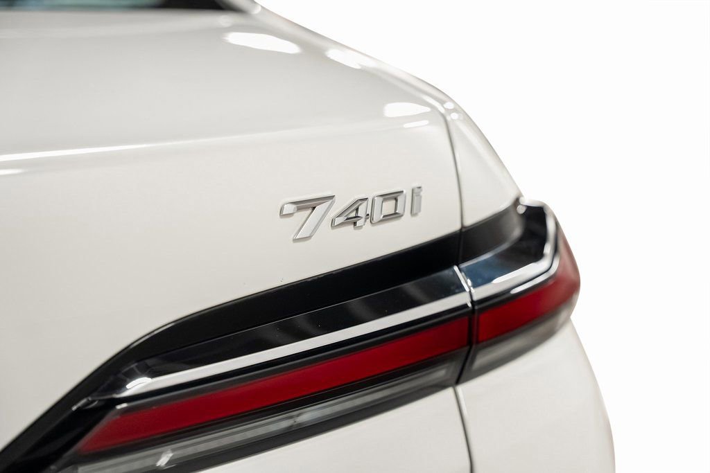 Used 2023 BMW 740i w/ Luxury Rear Seating Package image 24