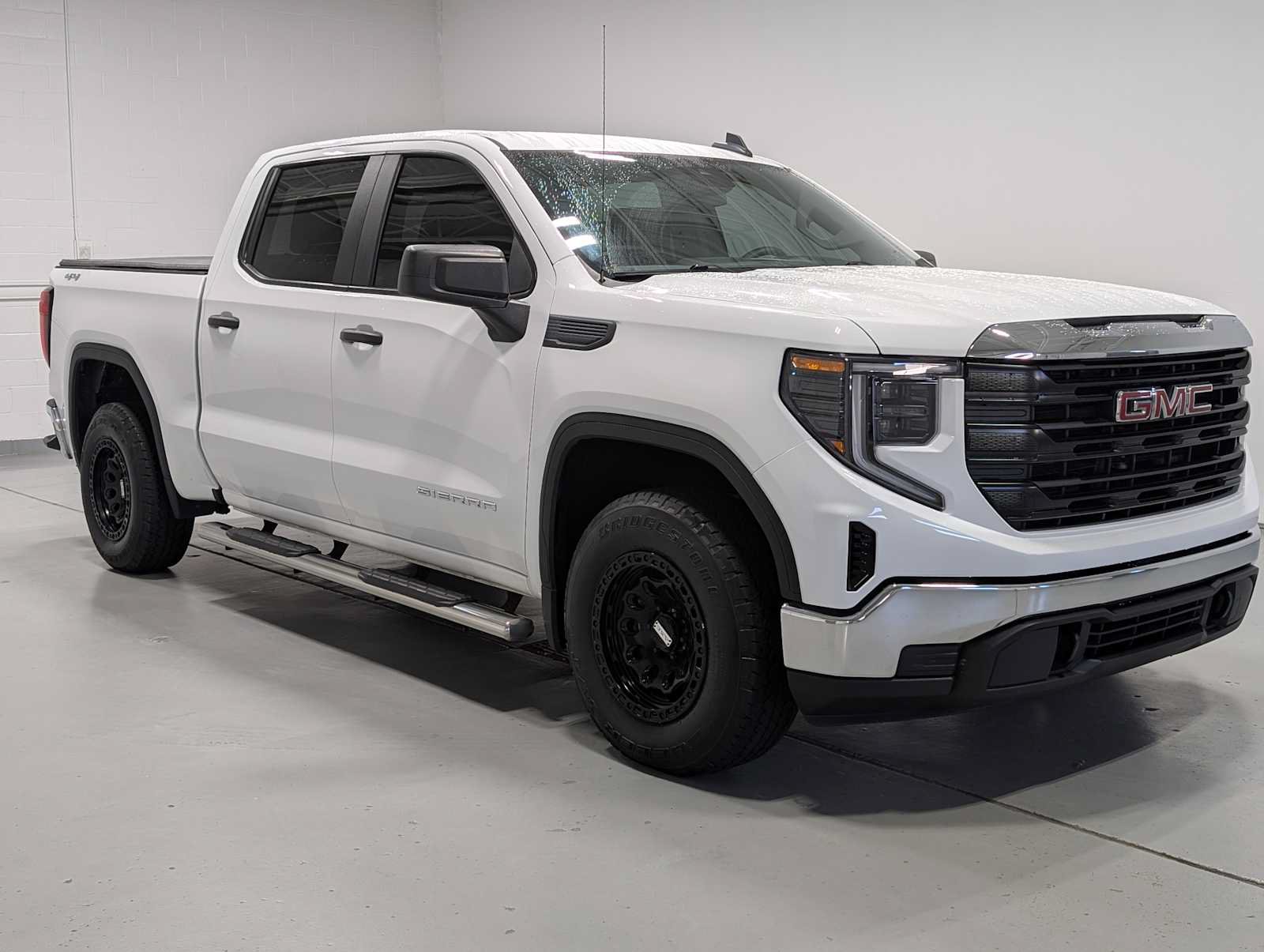 Used 2022 GMC Sierra 1500 Pro w/ Pro Value Package AWD/4WD image 6