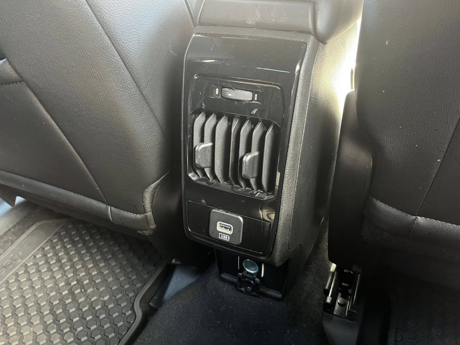 Used 2025 Jeep Compass Trailhawk AWD/4WD image 18