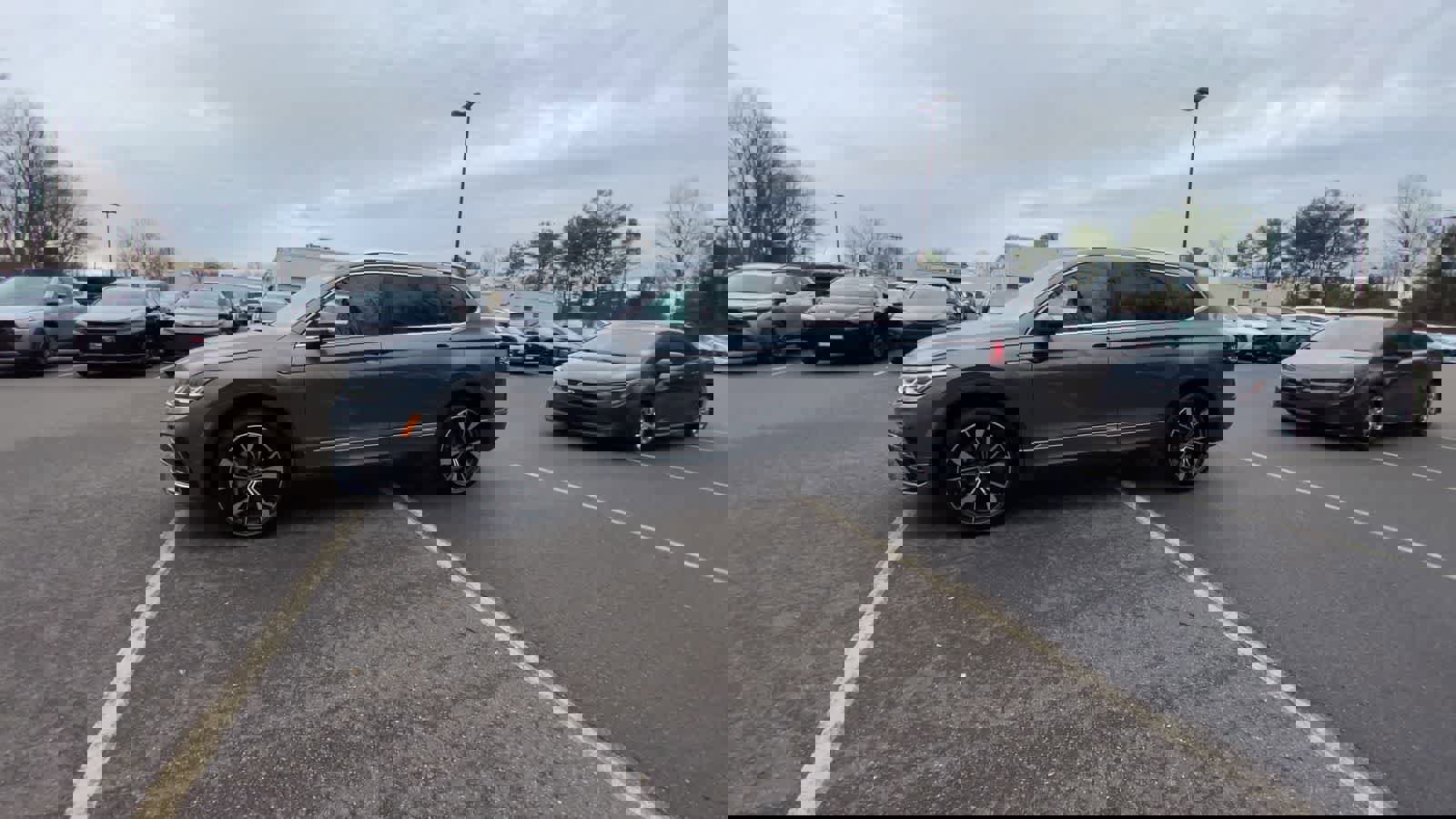 Used 2024 Volkswagen Tiguan SEL R-Line image 7