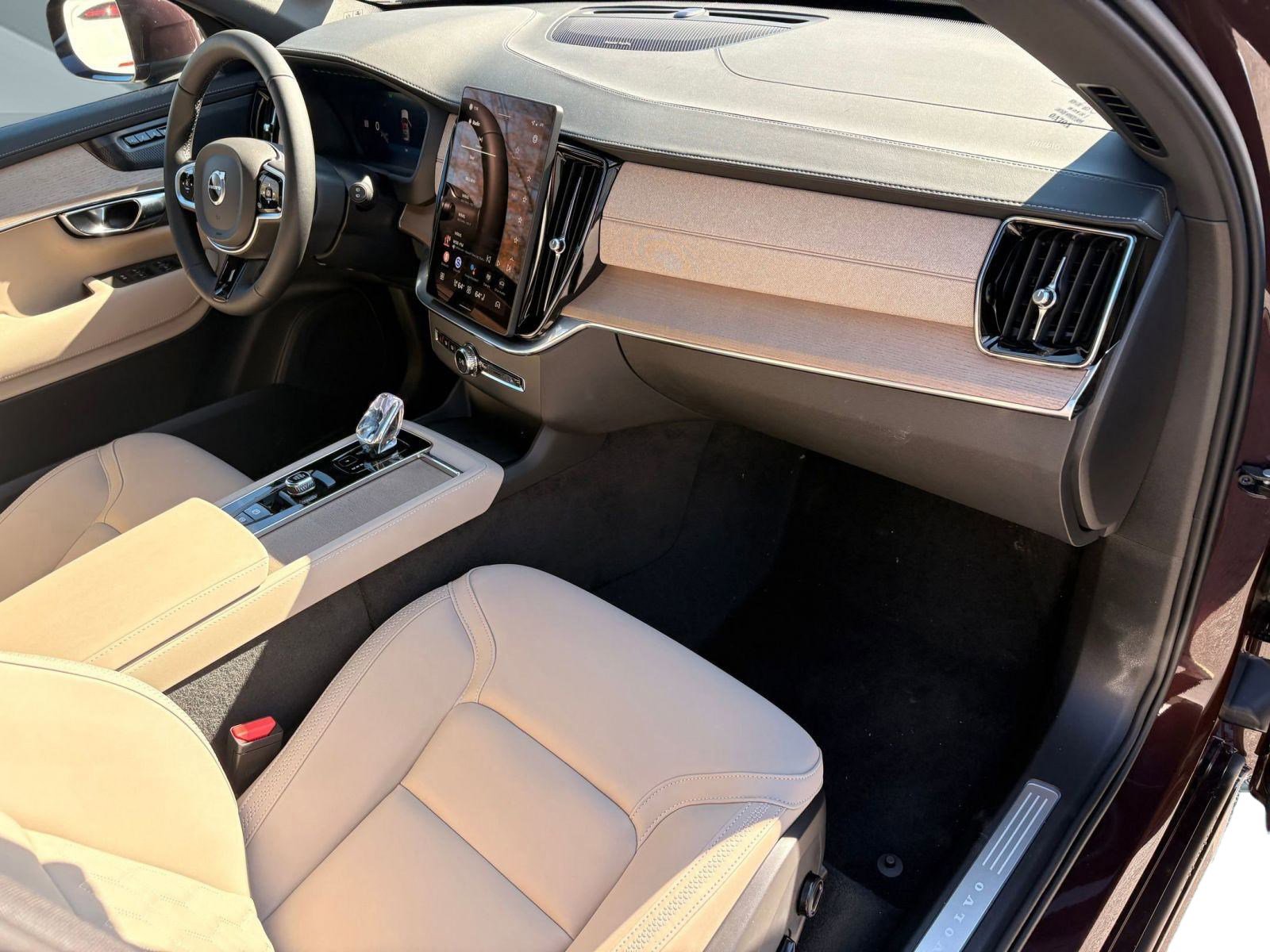 New 2026 Volvo XC90 T8 Plus w/ Protection Package image 28