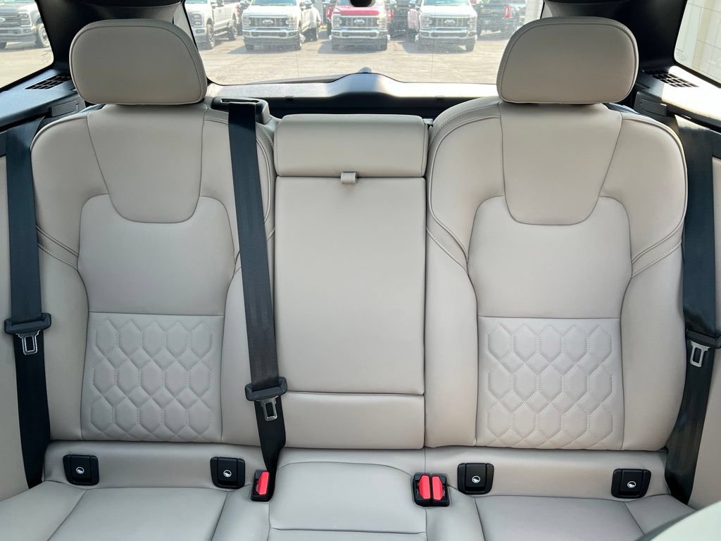 Used 2026 Volvo XC60 B5 Plus w/ Climate Package AWD/4WD image 9