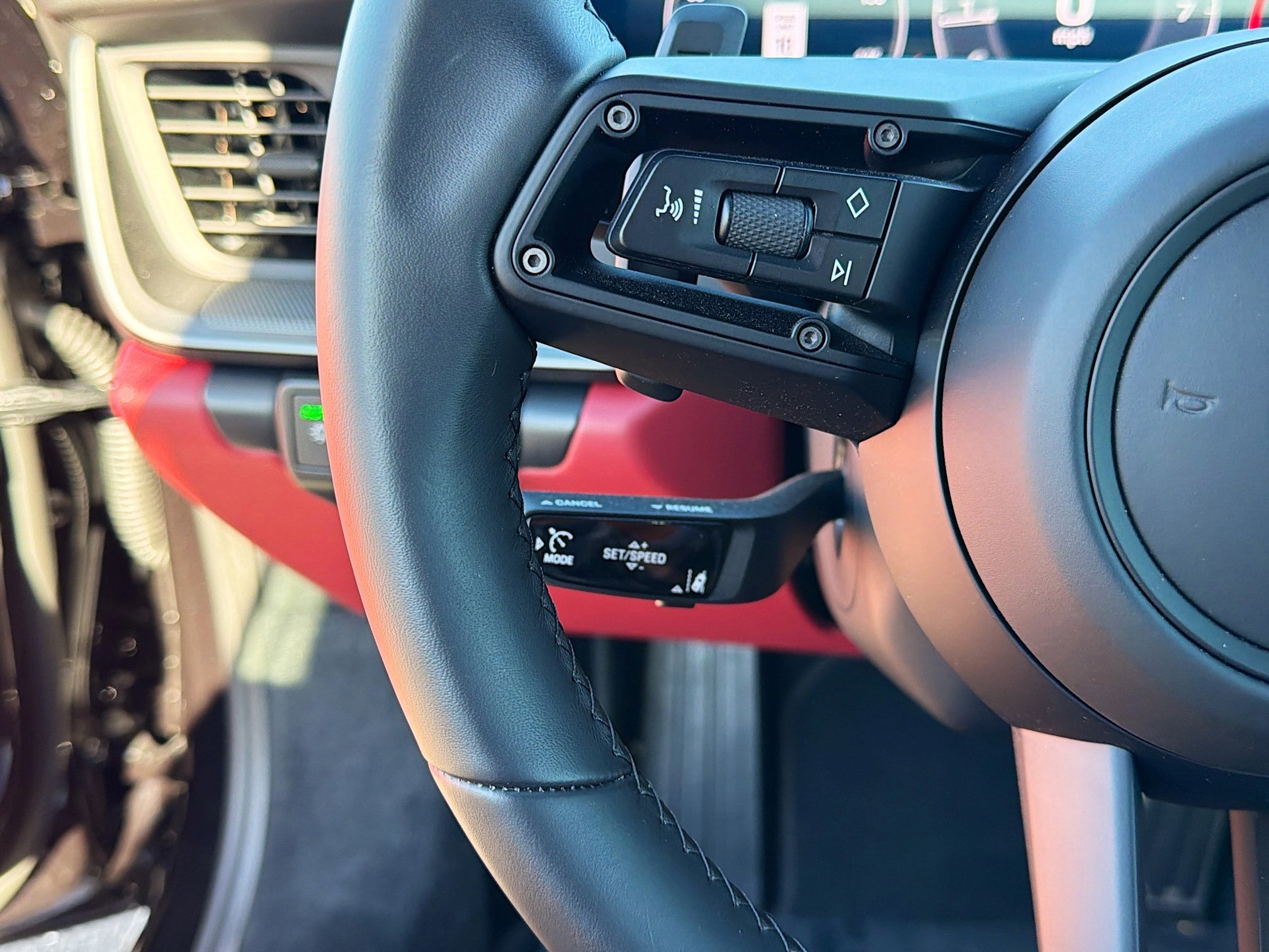 Used 2025 Porsche 911 Carrera image 34