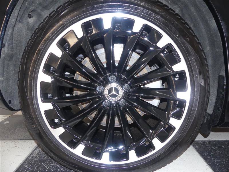 Used 2025 Mercedes-Benz EQS 580 4MATIC SUV w/ Exclusive Trim Package image 40
